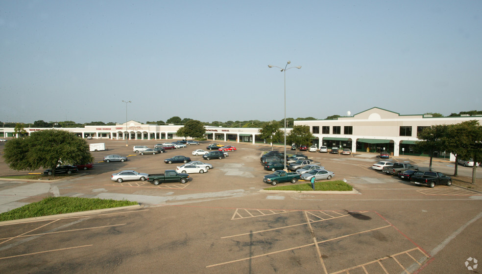 1165 S Stemmons Fwy, Lewisville, TX for lease - Building Photo - Image 1 of 21