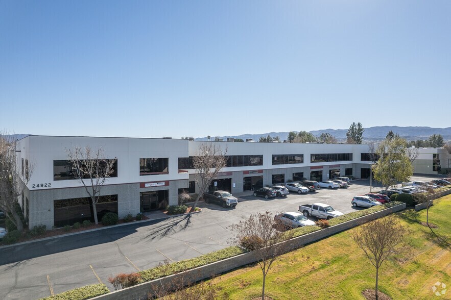 24922 Anza Dr, Valencia, CA for lease - Building Photo - Image 3 of 12