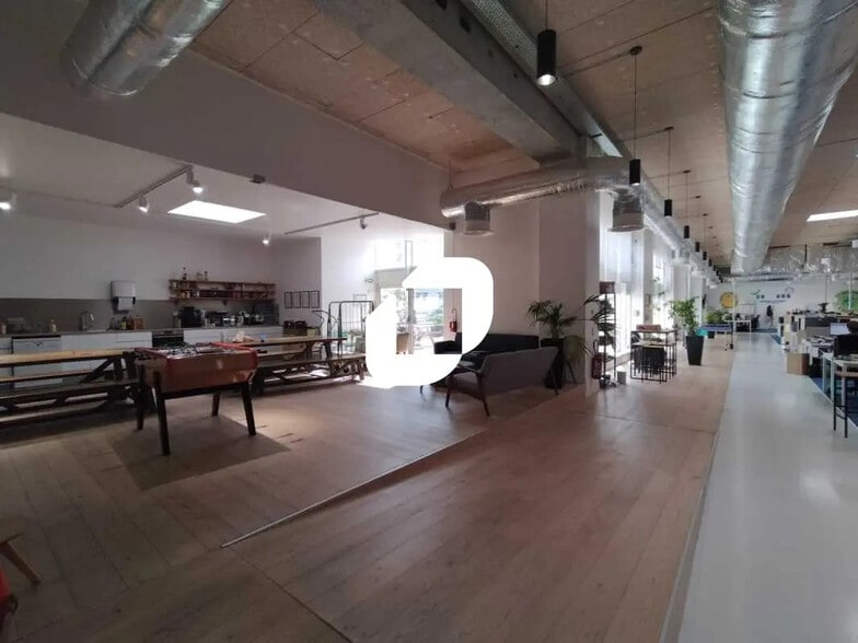 Office in Montreuil for lease - Building Photo - Image 2 of 14