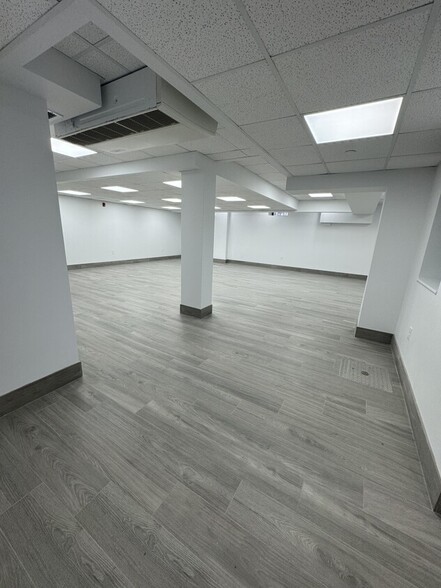 35-30 81st St, Jackson Heights, NY for lease - Interior Photo - Image 3 of 10