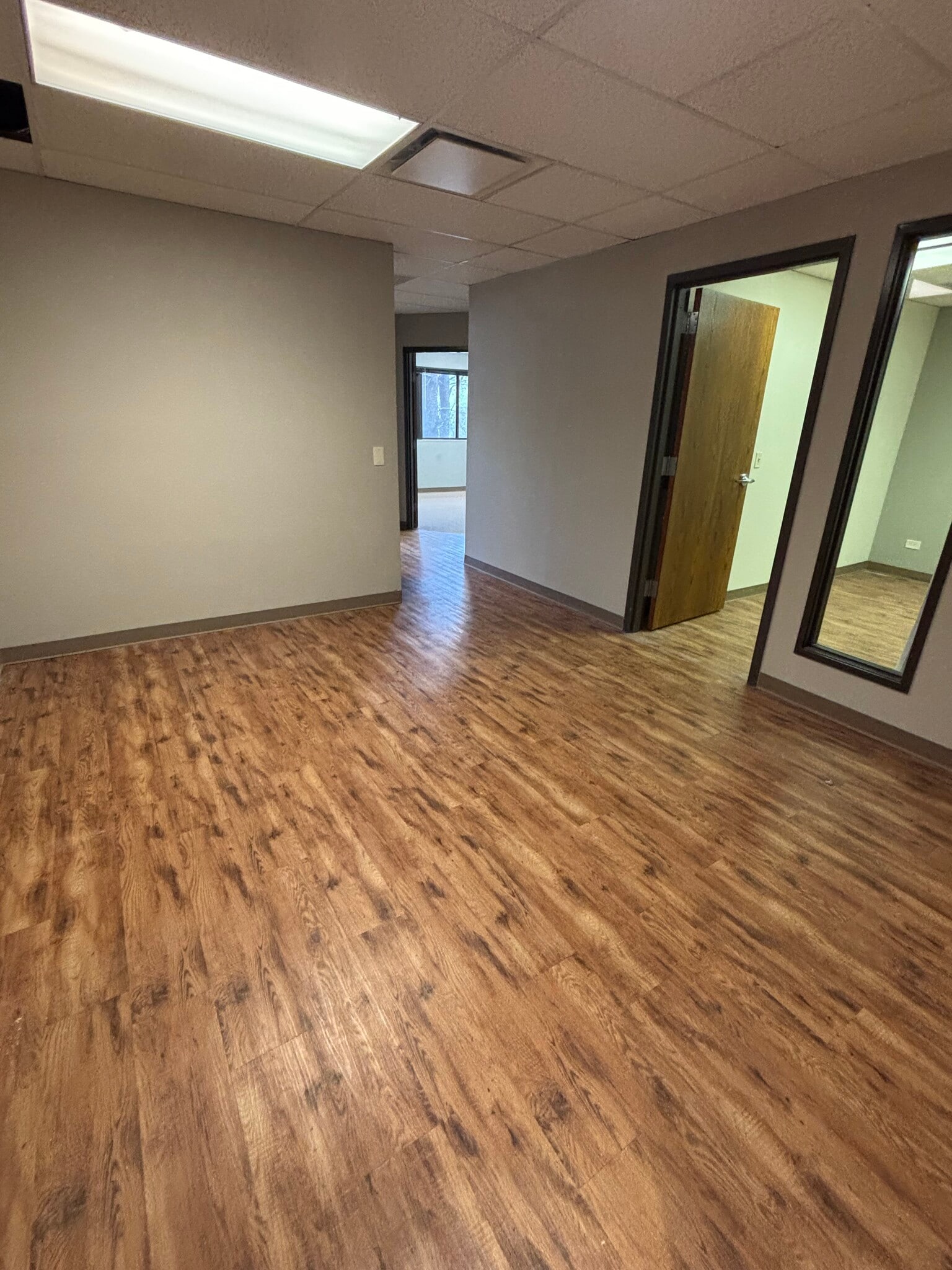 8 W Dry Creek Cir, Littleton, CO for lease Interior Photo- Image 1 of 7