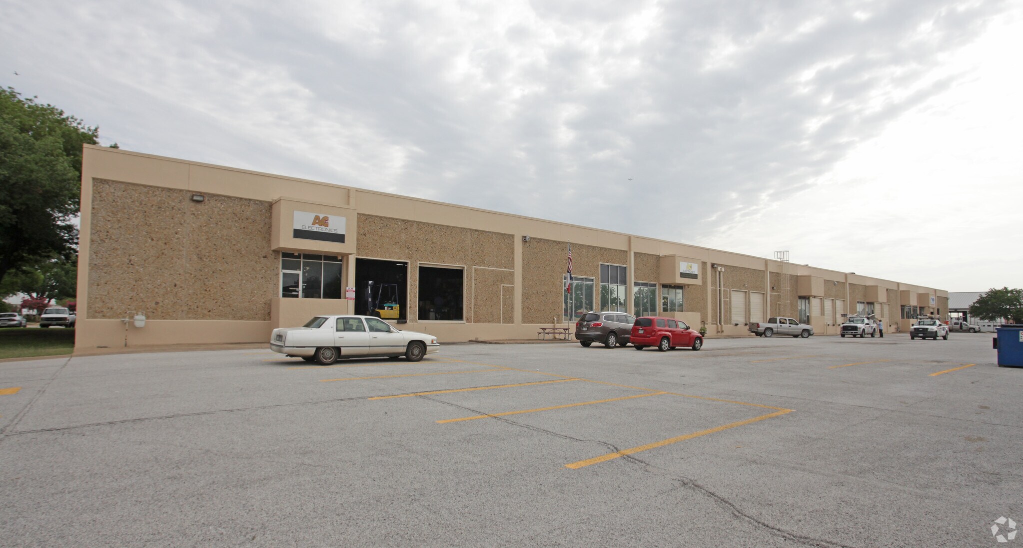 3401-3411 Avenue D, Arlington, TX for lease Primary Photo- Image 1 of 9