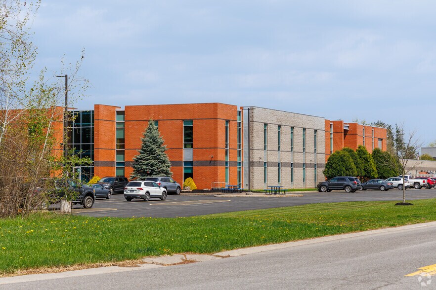 7279 William Barry Blvd, North Syracuse, NY for sale - Primary Photo - Image 1 of 1