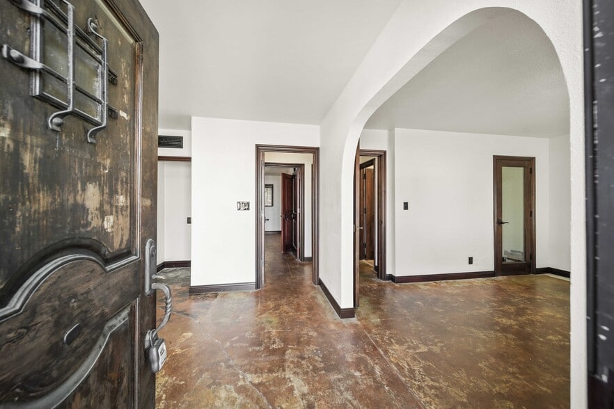 22508 Market St, Santa Clarita, CA for lease - Interior Photo - Image 2 of 8