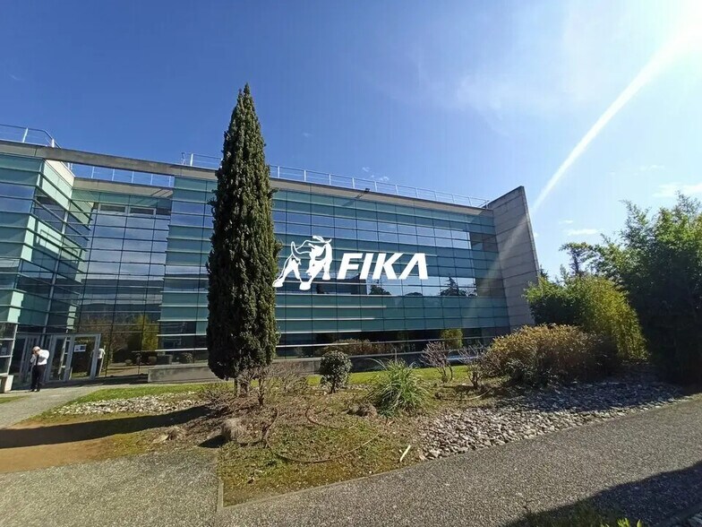 Office in Toulouse for lease - Building Photo - Image 1 of 14