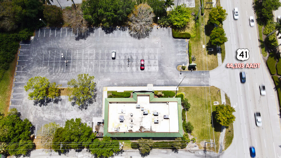 4335 Tamiami Trl E, Naples, FL for lease - Building Photo - Image 2 of 2