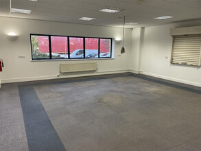 Common Rd, Sutton In Ashfield for lease Interior Photo- Image 2 of 4