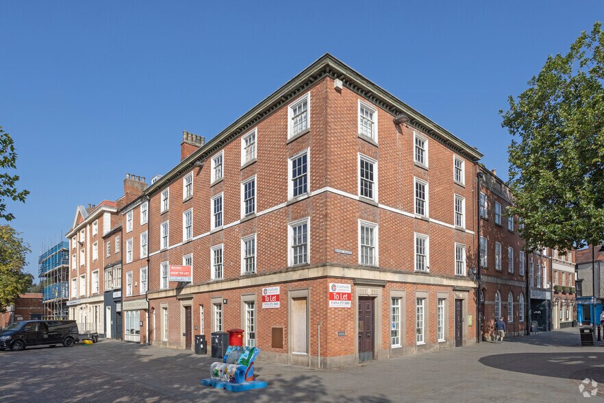 26-27 The Square, Retford for lease - Primary Photo - Image 1 of 9