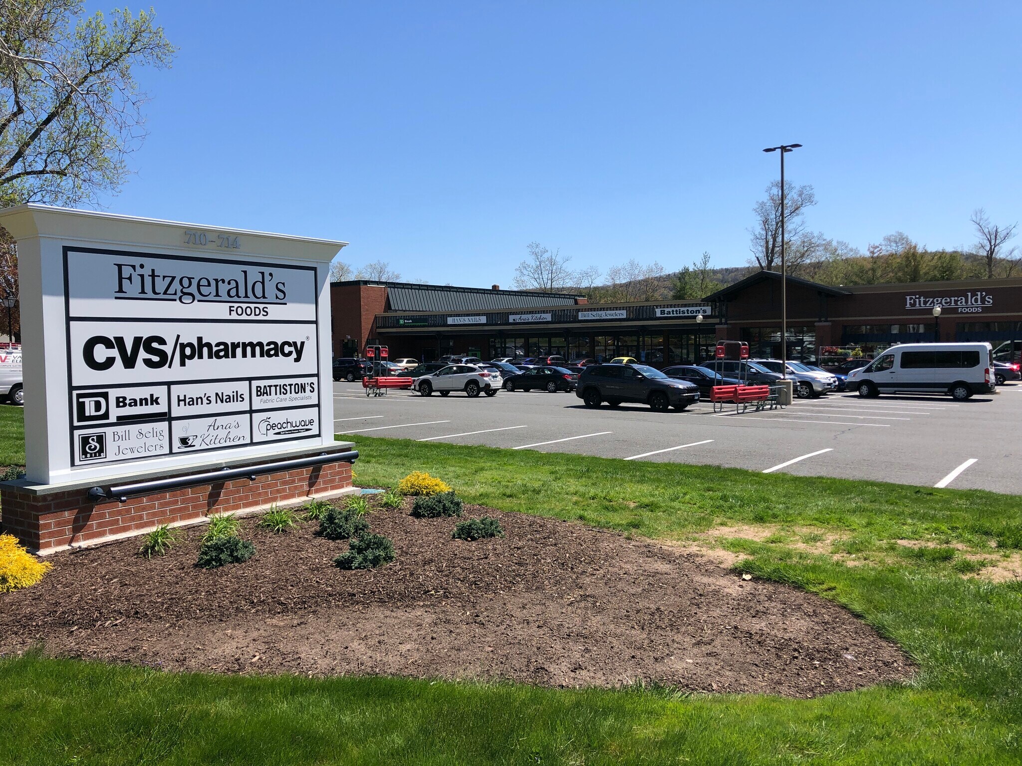 700720 Hopmeadow St, Simsbury, CT 06070 Drake Hill Mall