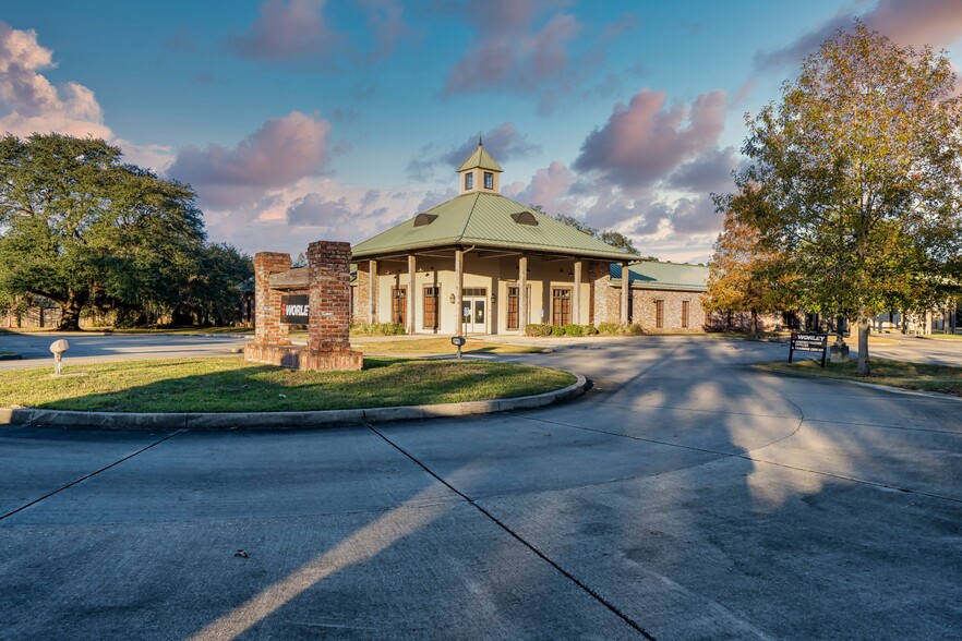 725 Westin Oaks Drive, Hammond, LA for lease - Building Photo - Image 1 of 24