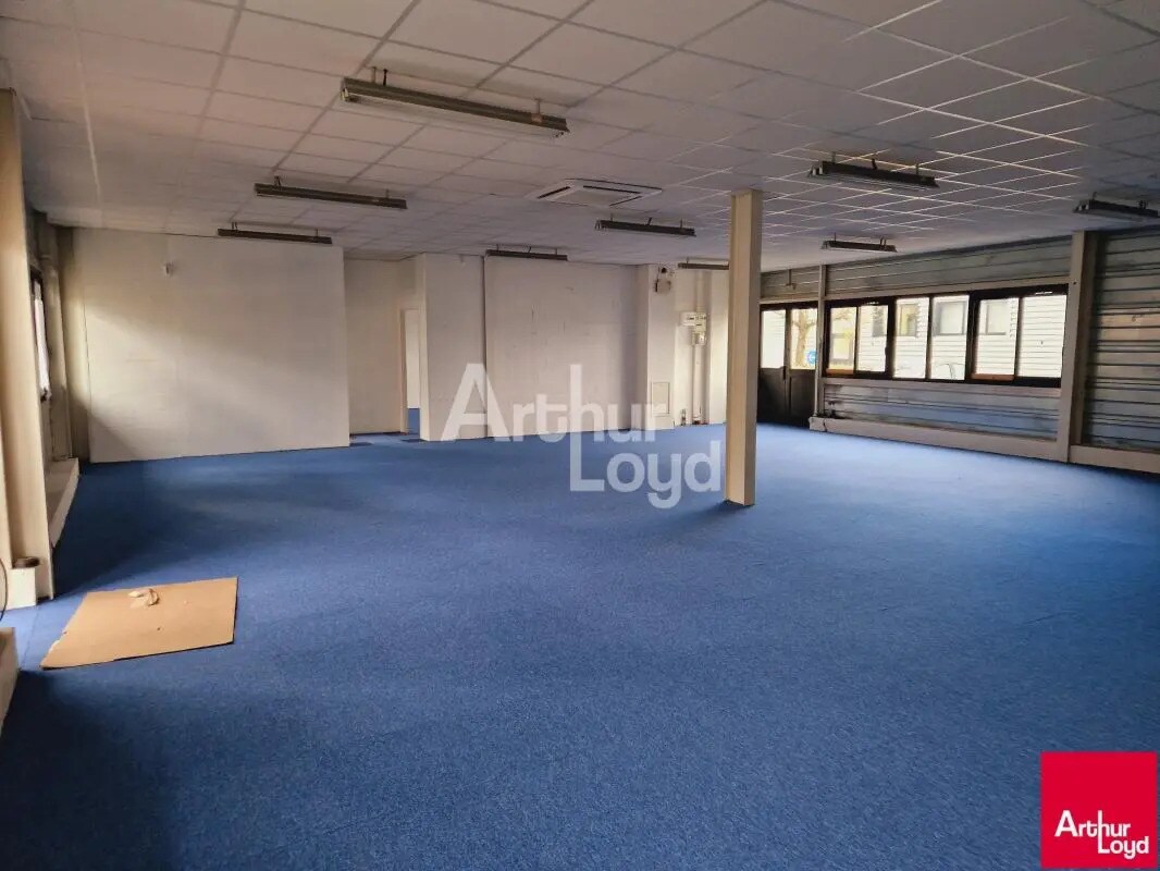 Retail in Blois for lease Interior Photo- Image 1 of 3