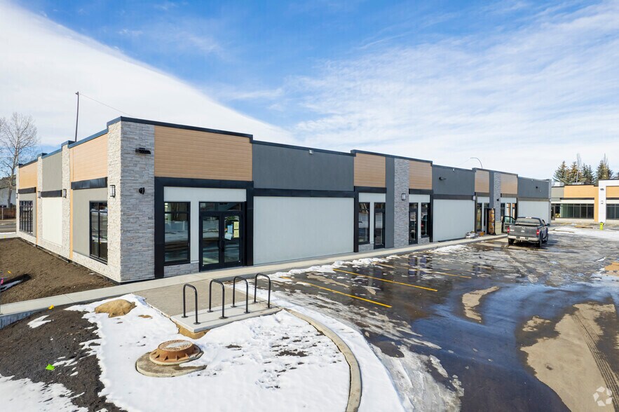 11808 24 St SW, Calgary, AB for sale - Building Photo - Image 3 of 7