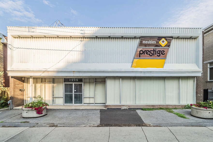 2525 Rue Fleury E, Montréal, QC for lease - Building Photo - Image 1 of 17