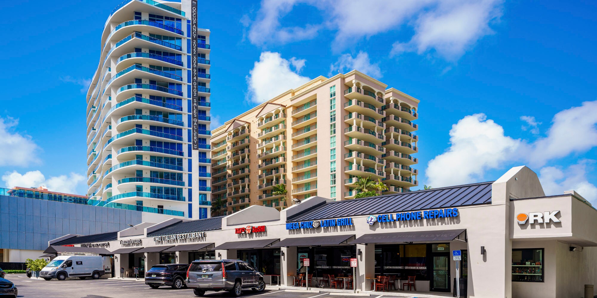 17600-17634 Collins Ave, Sunny Isles Beach, FL for lease Building Photo- Image 1 of 4