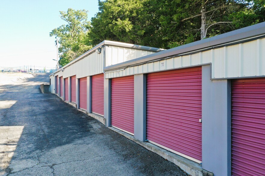 516 Rinehart Rd, Branson, MO for sale - Primary Photo - Image 1 of 8