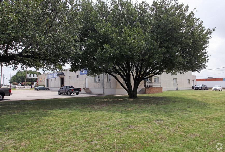 9210-9212 Sovereign Row, Dallas, TX for lease - Building Photo - Image 3 of 3