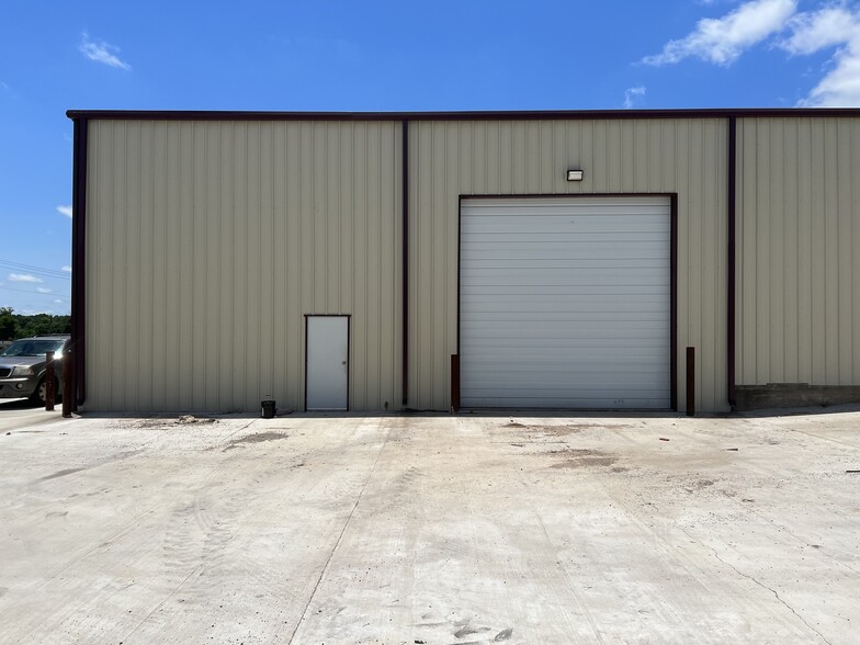 7066 Raymond Stotzer Pky, College Station, TX for lease - Building Photo - Image 3 of 8