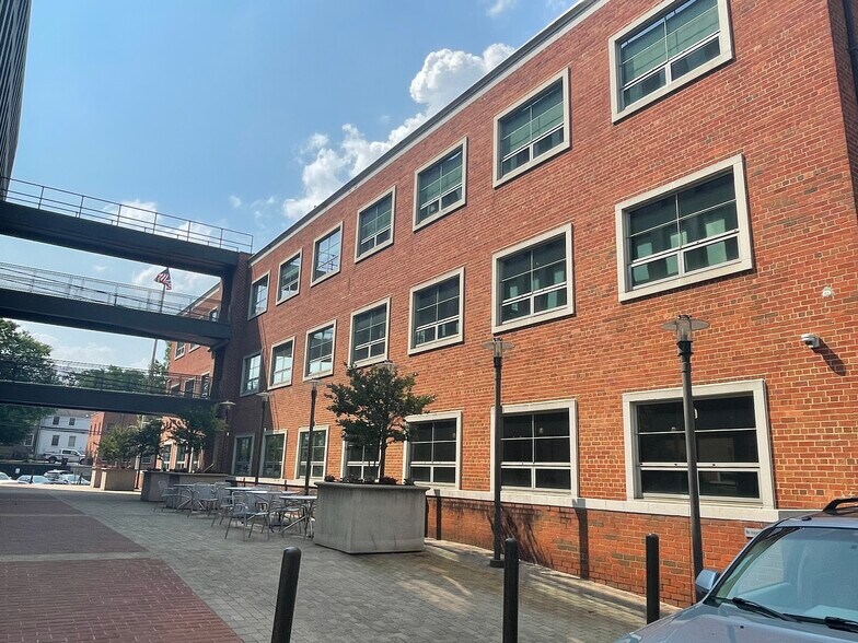 212 7th St NE, Charlottesville, VA for lease - Primary Photo - Image 1 of 3