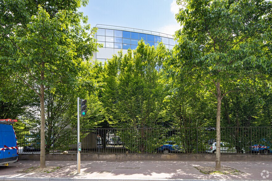 Flex in Clamart for lease - Building Photo - Image 2 of 2