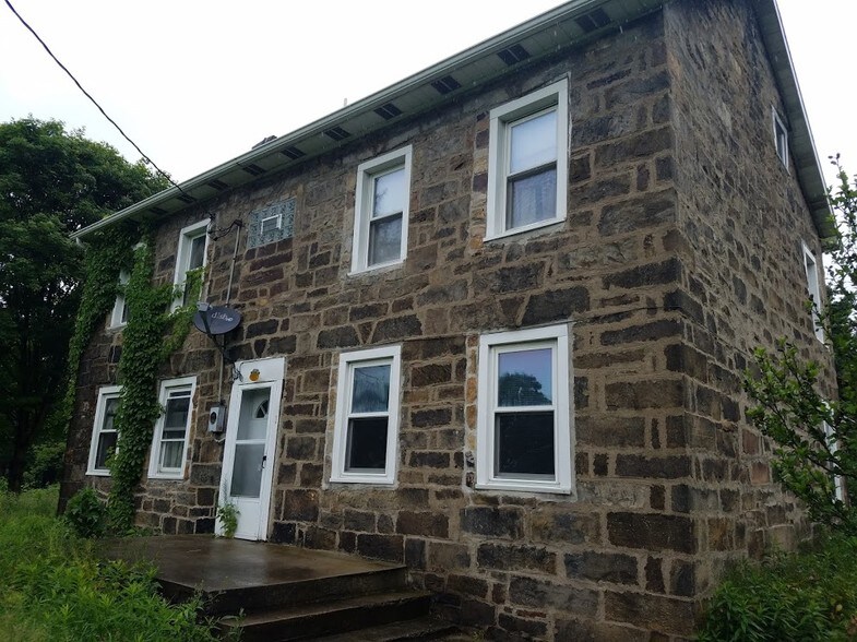 1330 5th St, Seward, PA 15954