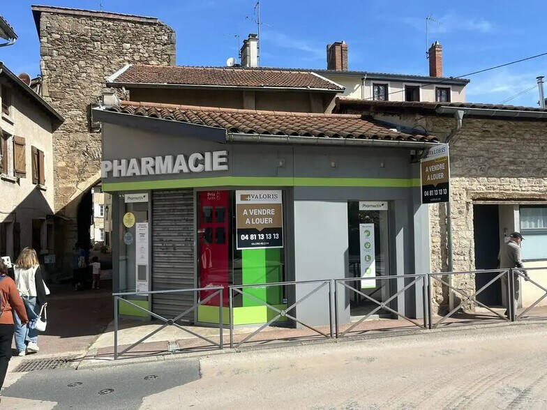 Retail in Chasselay for lease - Building Photo - Image 2 of 8