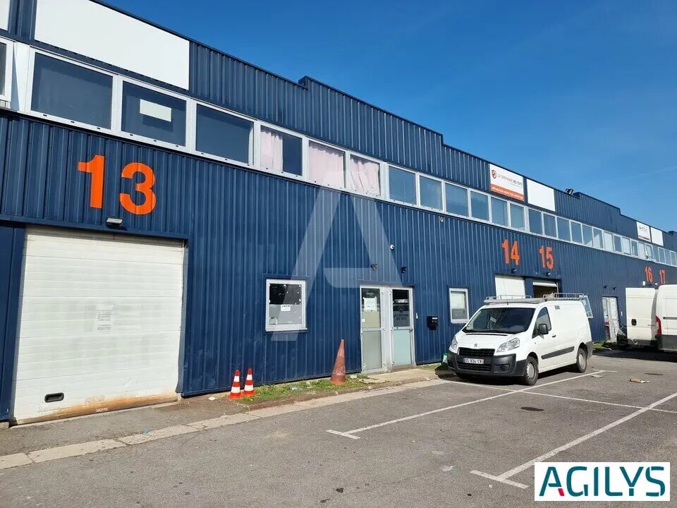 Flex in Chilly-Mazarin for lease Building Photo- Image 1 of 13