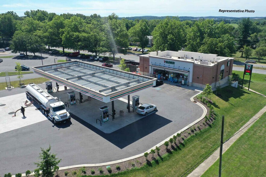 3327 W Mercury Blvd, Hampton, VA for sale - Primary Photo - Image 1 of 1