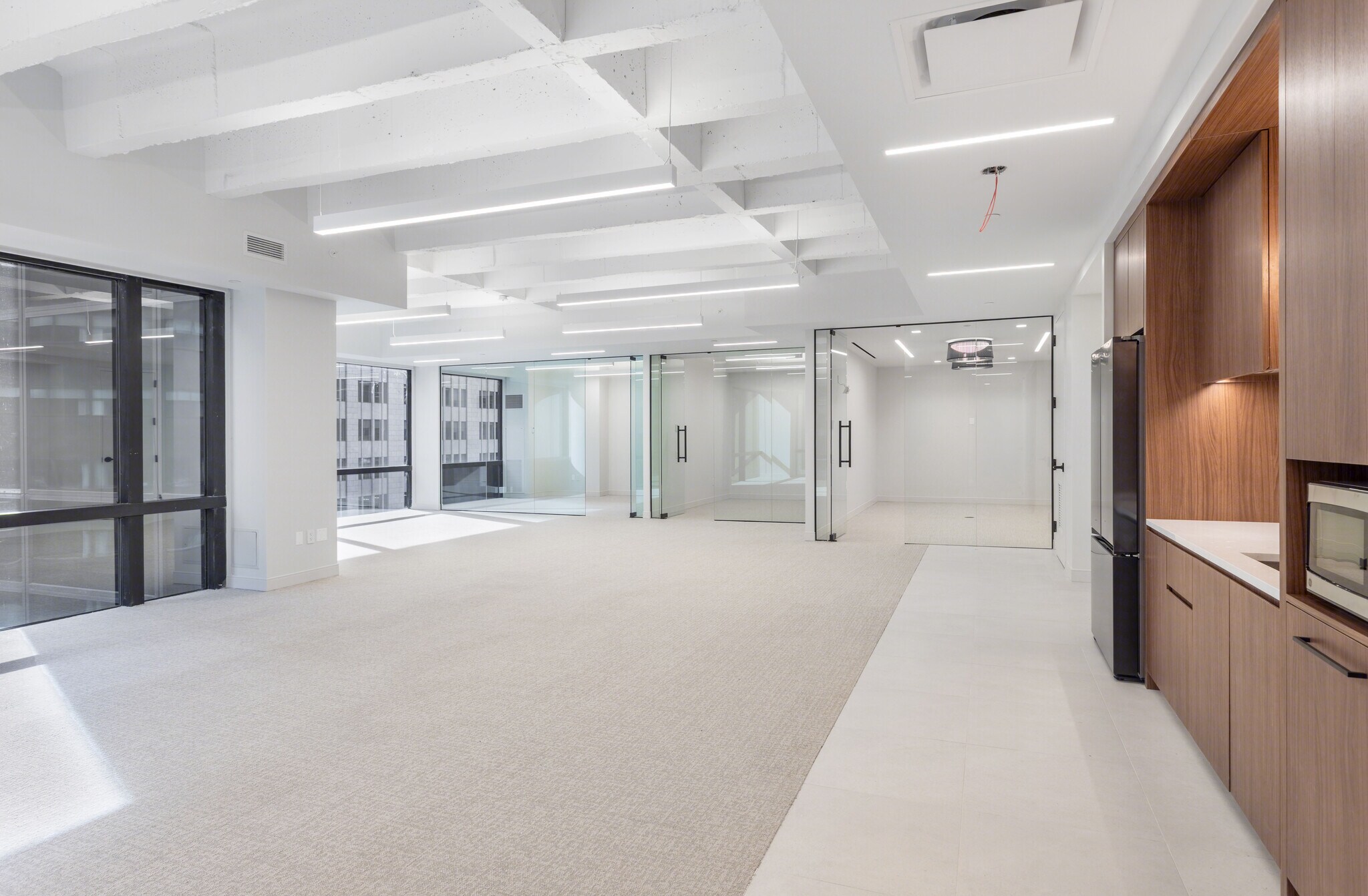 721-725 5th Ave, New York, NY for lease Interior Photo- Image 1 of 3