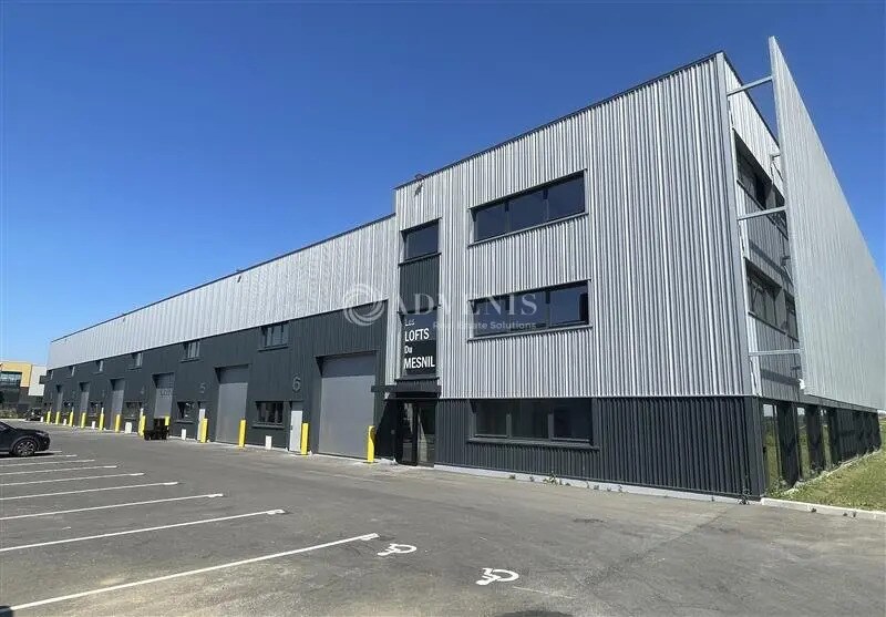 Flex in Le Mesnil-Amelot for lease Building Photo- Image 1 of 9