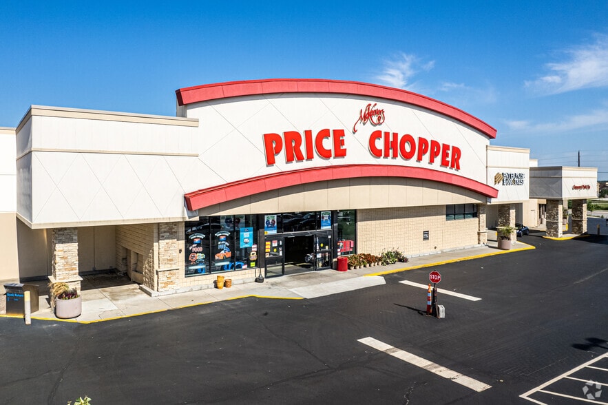 101-195 N Parker St, Olathe, KS for lease - Building Photo - Image 2 of 6