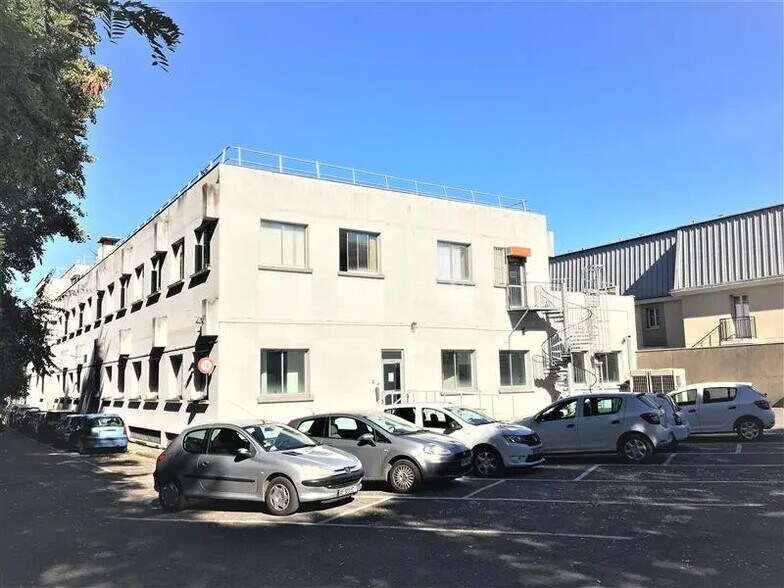 Office in Noisy-le-Sec for lease - Building Photo - Image 1 of 5