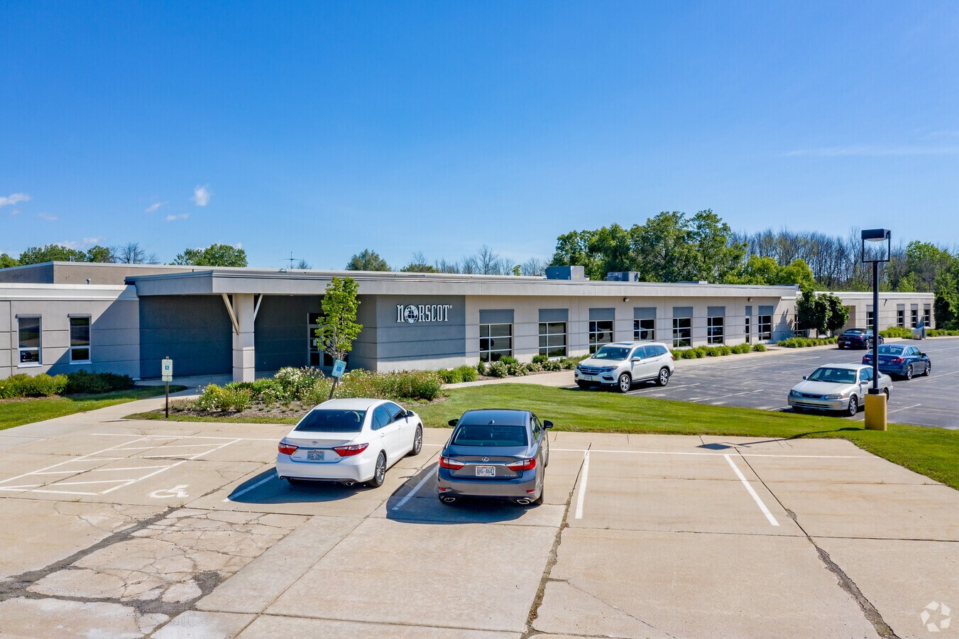 1000 W Donges Bay Rd, Mequon, WI 53092 MultiTenant Warehouse