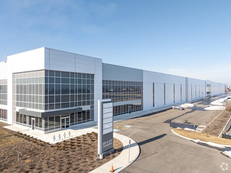 557 Avonhead Rd, Mississauga, ON for lease - Primary Photo - Image 1 of 3