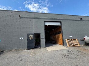 301-323 Lynn Av, North Vancouver, BC for lease Building Photo- Image 1 of 9