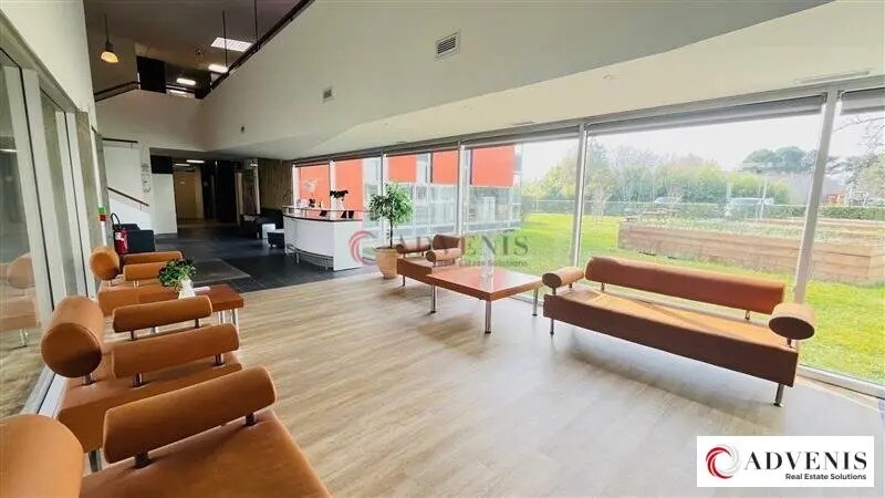 Office in Canéjan for lease - Building Photo - Image 2 of 12