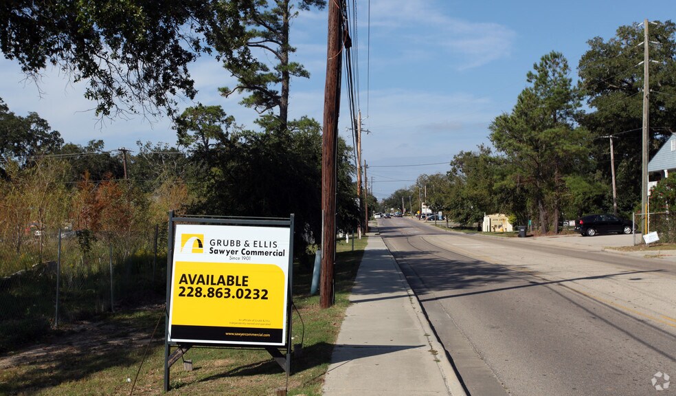2006 Government St, Ocean Springs, MS for sale - Primary Photo - Image 1 of 9