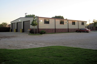 136 Harmon Rd, Hurst TX - Warehouse