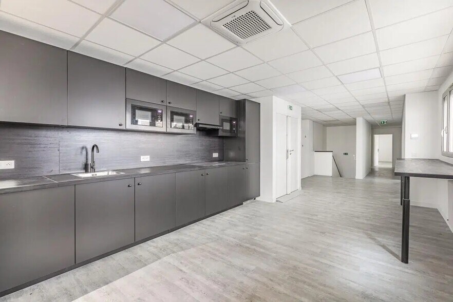 46 Rue Duhesme, Paris for lease - Building Photo - Image 3 of 12