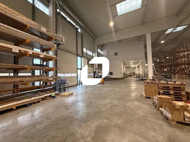 Office in Neuville-sur-Oise for lease - Interior Photo - Image 2 of 20