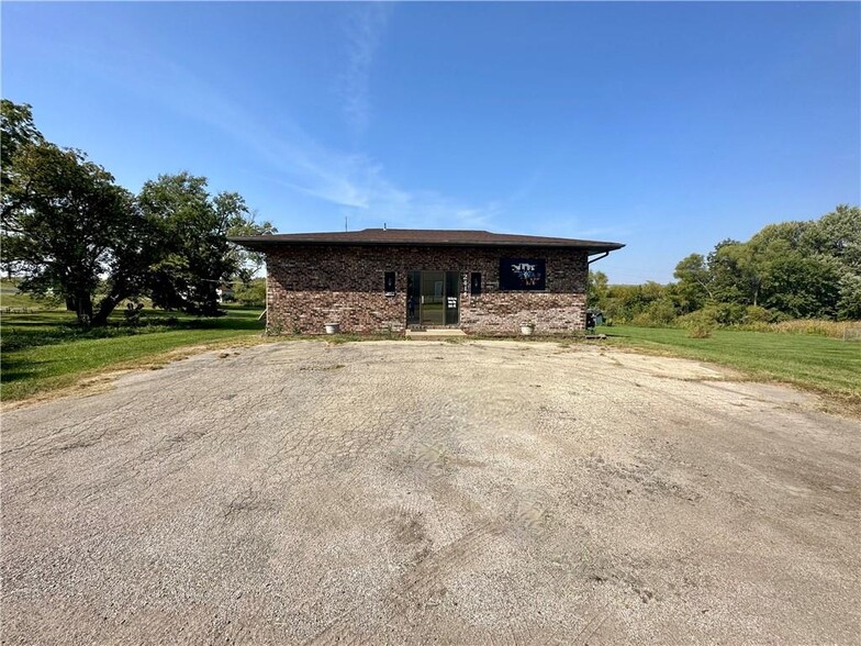 2414 S Leonard Rd, Saint Joseph, MO for sale - Building Photo - Image 1 of 27