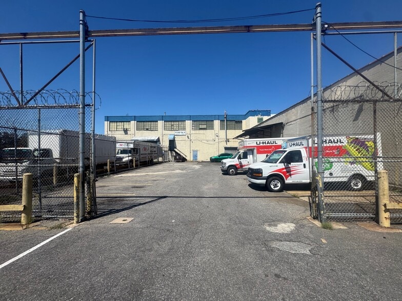 3500 Review Ave, Long Island City, NY for lease - Building Photo - Image 2 of 4