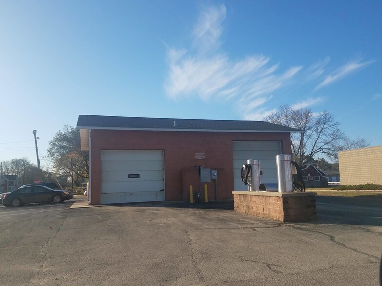 143 Oak St, Lone Rock, WI 53556