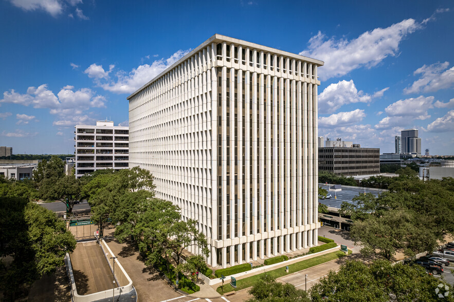 2 Greenway Plz, Houston, TX for lease - Building Photo - Image 1 of 6