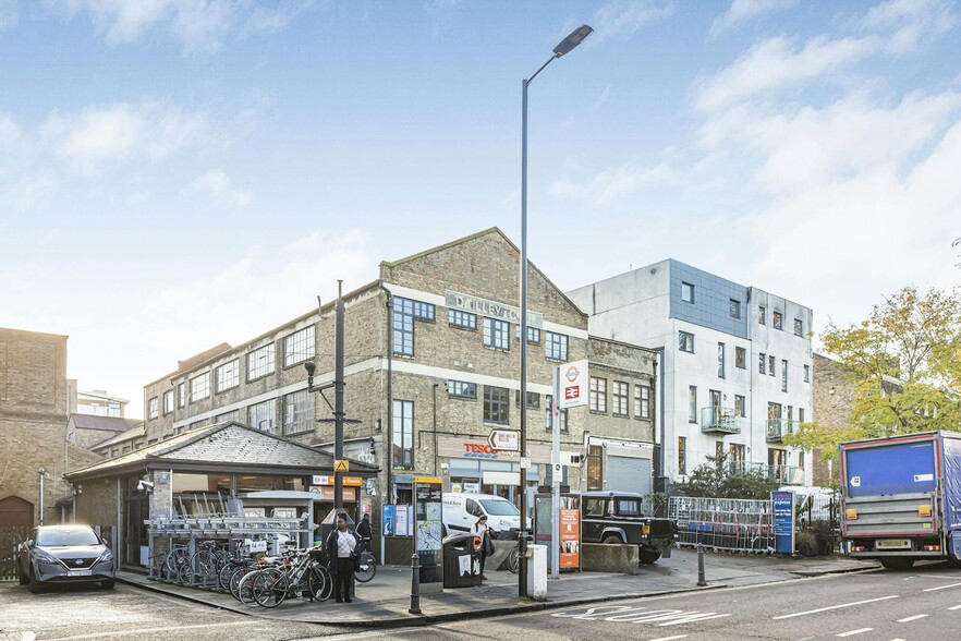 230 Dalston Ln, London for lease - Building Photo - Image 2 of 5