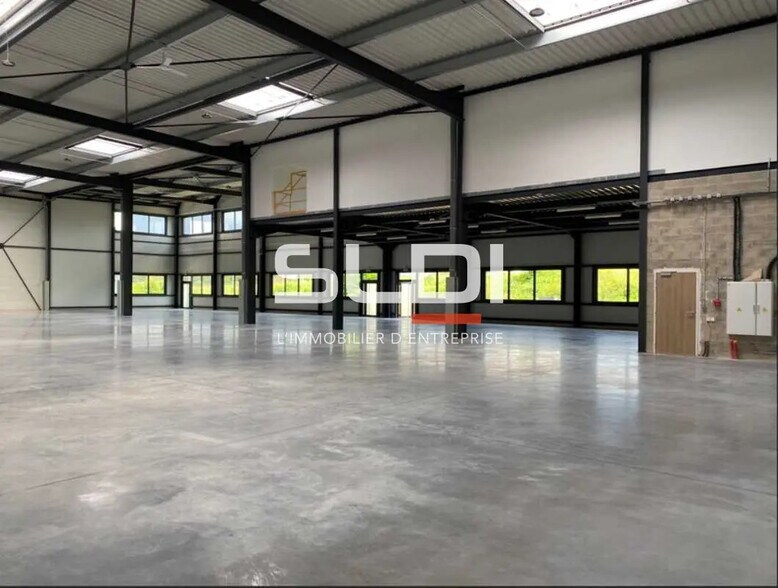 Flex in Vaulx-en-Velin for sale - Building Photo - Image 3 of 4