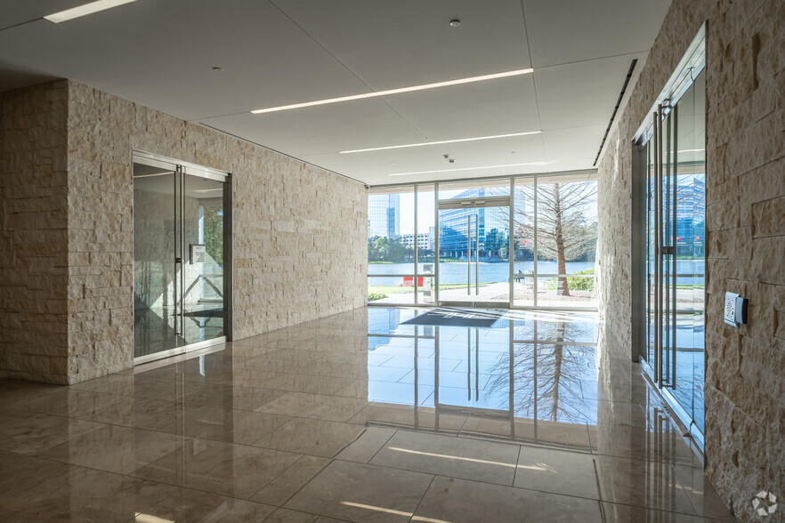 1790 Hughes Landing Blvd, The Woodlands, TX for lease - Lobby - Image 2 of 7