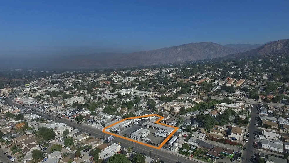 6935 Foothill Blvd, Tujunga, CA 91042