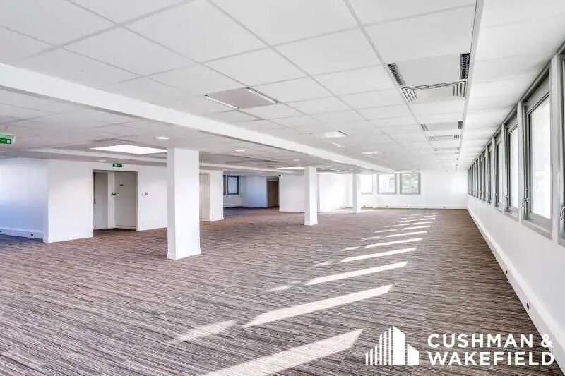 11 Avenue Morane Saulnier, Vélizy-Villacoublay for lease Interior Photo- Image 1 of 2