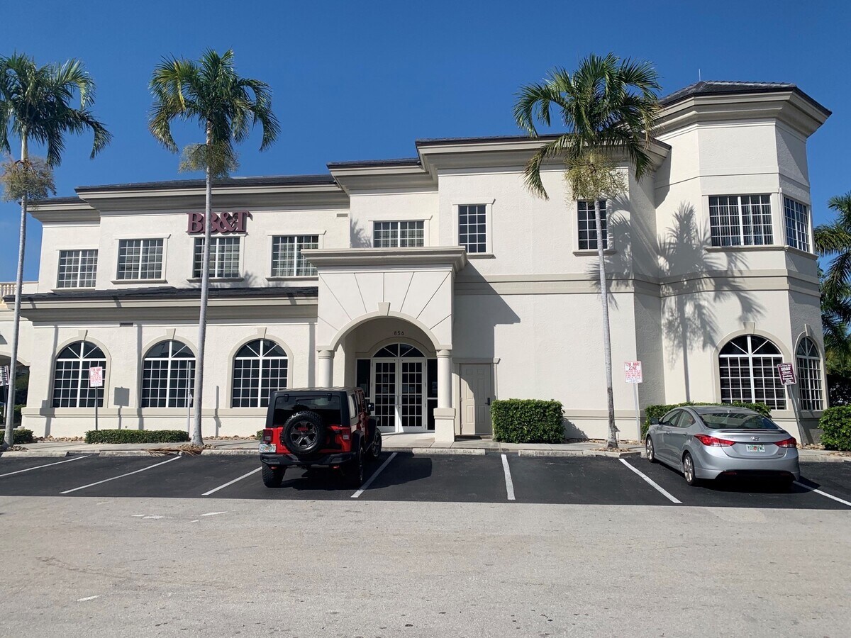 856 3rd Ave S, Naples, FL 34102