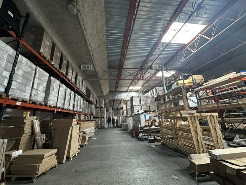 Industrial in Vitrolles for lease - Interior Photo - Image 2 of 6